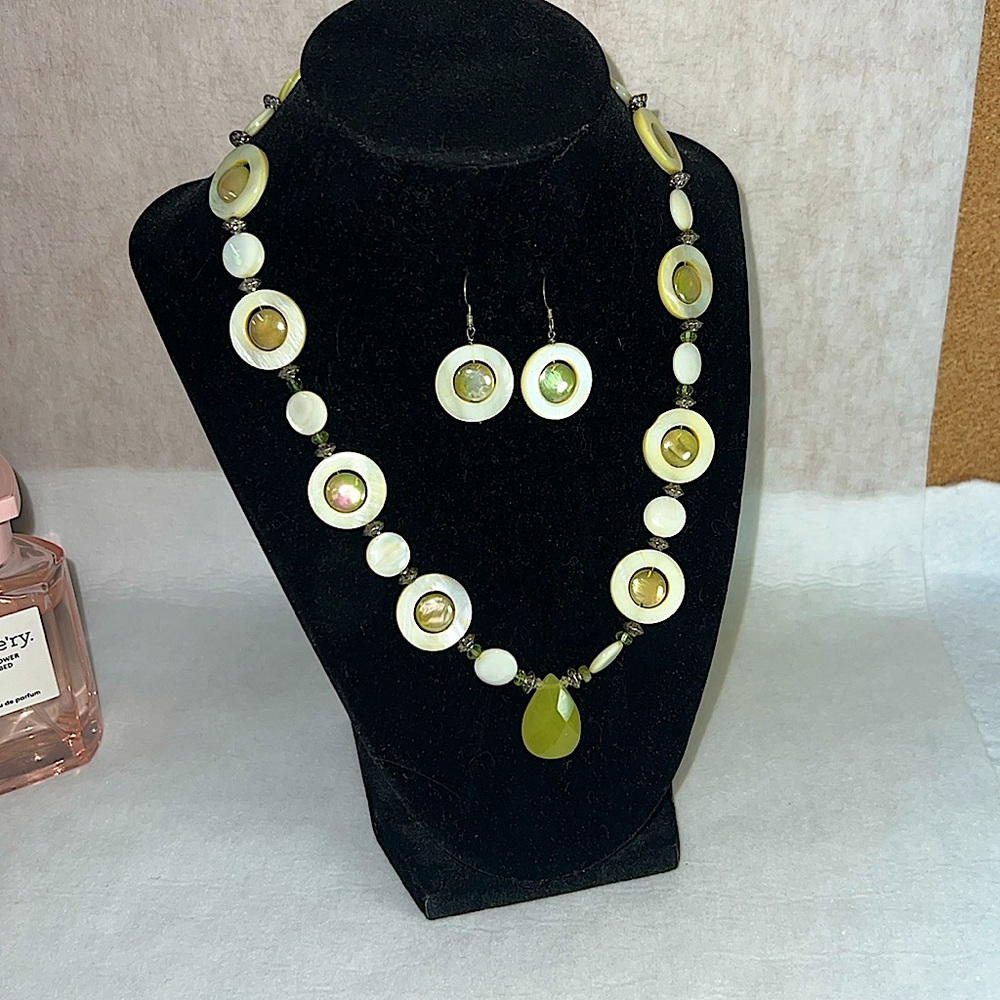 Vintage She’ll Statement Necklace & Earrings Set